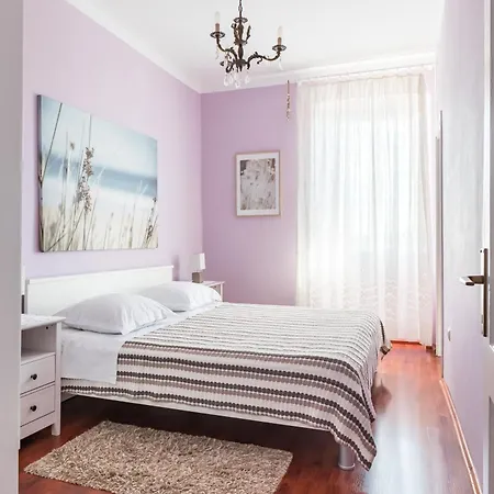 Coziness In The Center Apartment Split